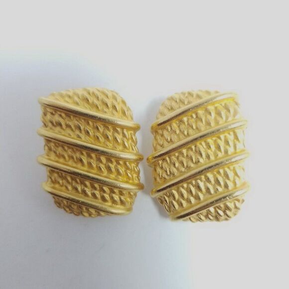 Vintage Retro Gold Tone Clip On Earrings, Textured Rectangle Shape, Funky 80s - Picture 2 of 6